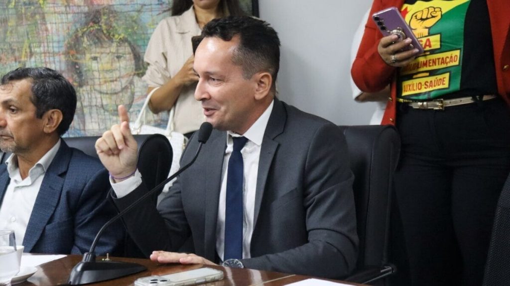 Adailton Cruz celebra aprovação do fim da escala 6×1 no trabalho Adailton Cruz celebra aprovação do fim da escala 6×1 no trabalho