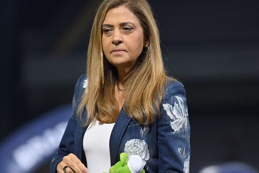 Leila cobra apoio contra “imbecis” e diz que deixará o futebol em 2027 Leila cobra apoio contra “imbecis” e diz que deixará o futebol em 2027