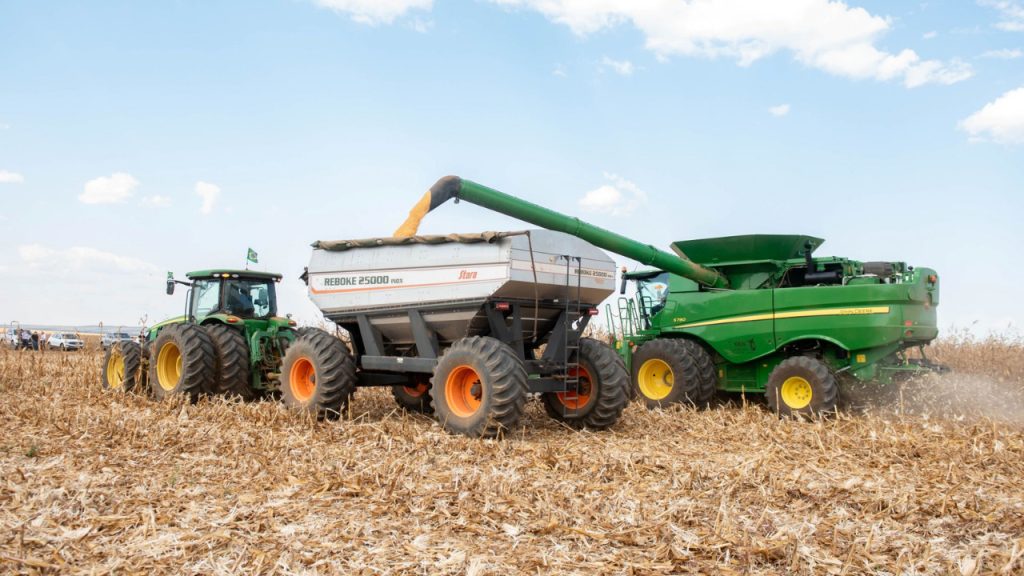 AMAGGI amplia uso de biodiesel e abastece 47 máquinas com B100 em fazendas no Mato Grosso AMAGGI amplia uso de biodiesel e abastece 47 máquinas com B100 em fazendas no Mato Grosso