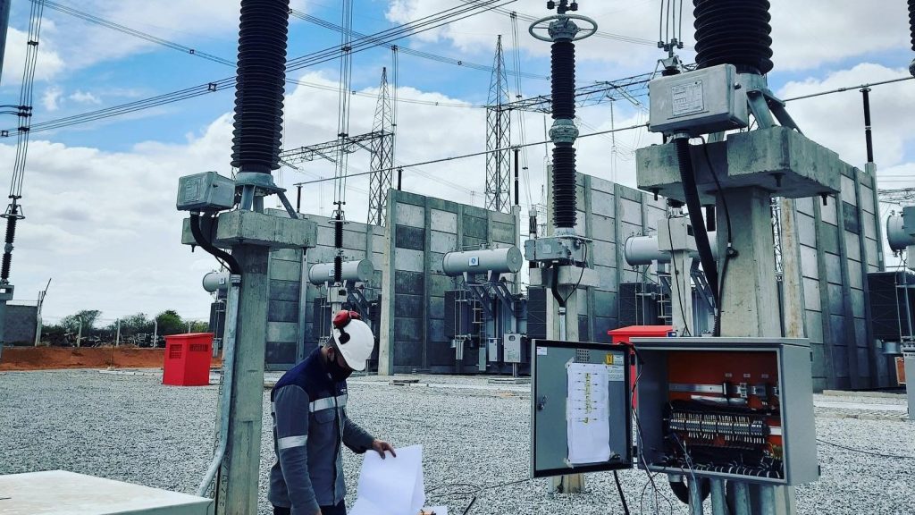 Montadores de subestação no Rio Grande do Norte esperam 2.299 vagas no Lote 7 da Axia, que tem 42 meses de obra e negocia até R$ 680 milhões com o BID para 3 compensadores síncronos em Açu e João Câmara Montadores de subestação no Rio Grande do Norte esperam 2.299 vagas no Lote 7 da Axia, que tem 42 meses de obra e negocia até R$ 680 milhões com o BID para 3 compensadores síncronos em Açu e João Câmara