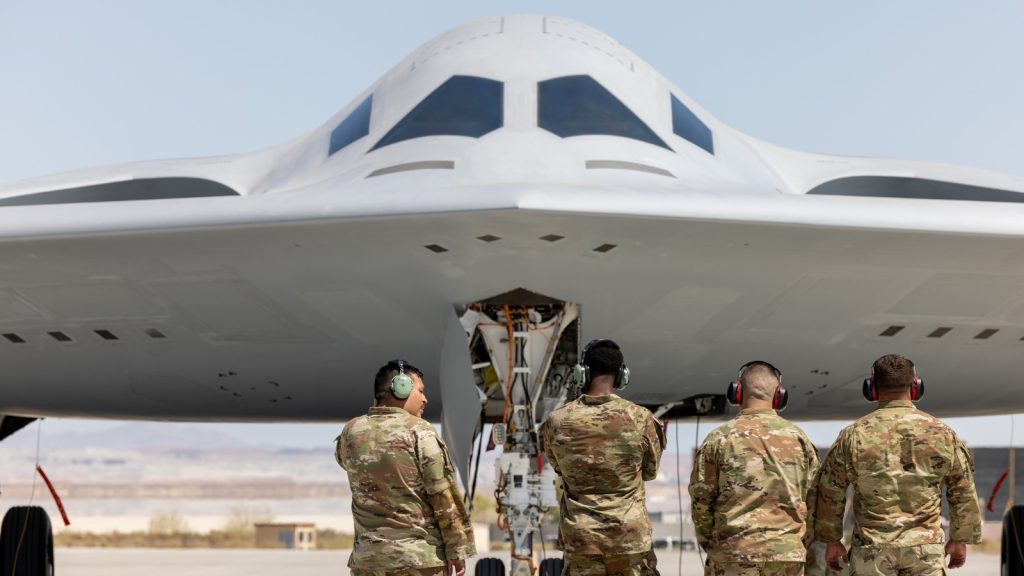 Northrop começa a erguer nos EUA linha de montagem de mais de 92 mil m² do bombardeiro B-21 dentro de um programa de R$ 22 bilhões da Força Aérea dos EUA para elevar em 25% a produção anual Northrop começa a erguer nos EUA linha de montagem de mais de 92 mil m² do bombardeiro B-21 dentro de um programa de R$ 22 bilhões da Força Aérea dos EUA para elevar em 25% a produção anual