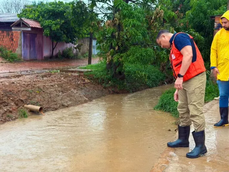 Transbordo e alerta: Temporal despeja mais de 25 mm de chuva e faz Igarapé Batista subir em Rio Branco Transbordo e alerta: Temporal despeja mais de 25 mm de chuva e faz Igarapé Batista subir em Rio Branco