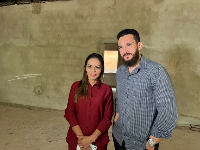 Primeira-dama faz parceria com igreja para levar saúde e assistência social ao bairro Placas Primeira-dama faz parceria com igreja para levar saúde e assistência social ao bairro Placas