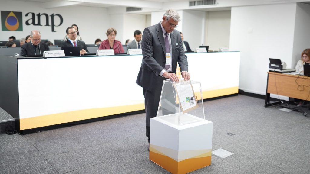 Mais de 50 blocos na Bacia de Pelotas viram o próximo alvo do governo depois do leilão recorde de R$ 3 bilhões, mas a oferta ainda depende do aval do Meio Ambiente