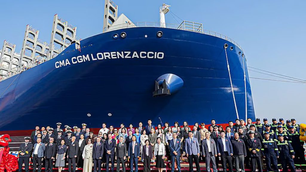 China entrega à gigante francesa CMA CGM um novo navio porta-contêineres movido a metanol, capaz de transportar mais de 16 mil TEUs, 16 dias antes do prazo previsto
