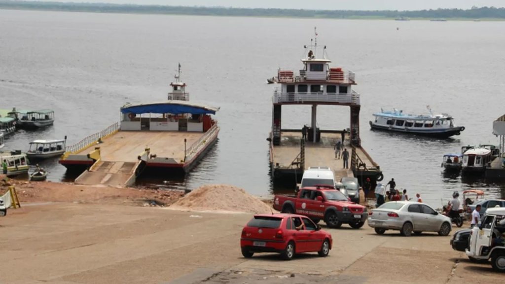 Passageiros e motoristas da balsa que liga Manaus ao Careiro da Várzea veem a Antaq achar um banco de areia no canal, e a draga do DNIT só chega na próxima semana com o Rio Negro a 16,97 metros Passageiros e motoristas da balsa que liga Manaus ao Careiro da Várzea veem a Antaq achar um banco de areia no canal, e a draga do DNIT só chega na próxima semana com o Rio Negro a 16,97 metros