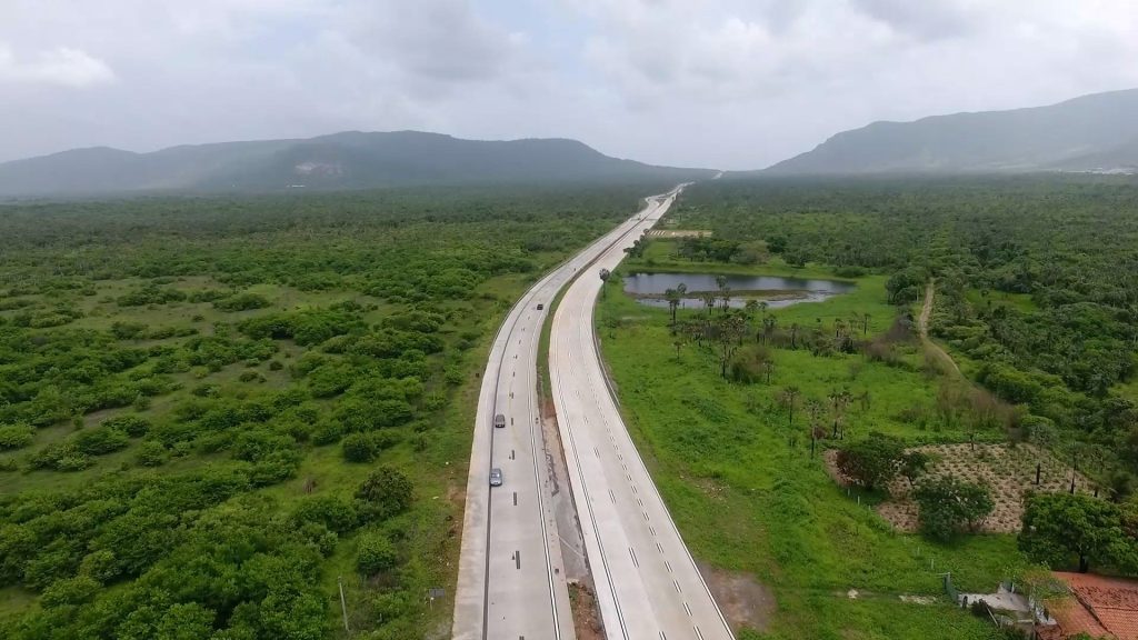 Caminhoneiros que levam carga de Fortaleza ao Porto do Pecém pela BR-222 dependem de uma duplicação a R$ 5,22 milhões do fim, a mais barata de terminar entre as 10 obras prioritárias do TCU