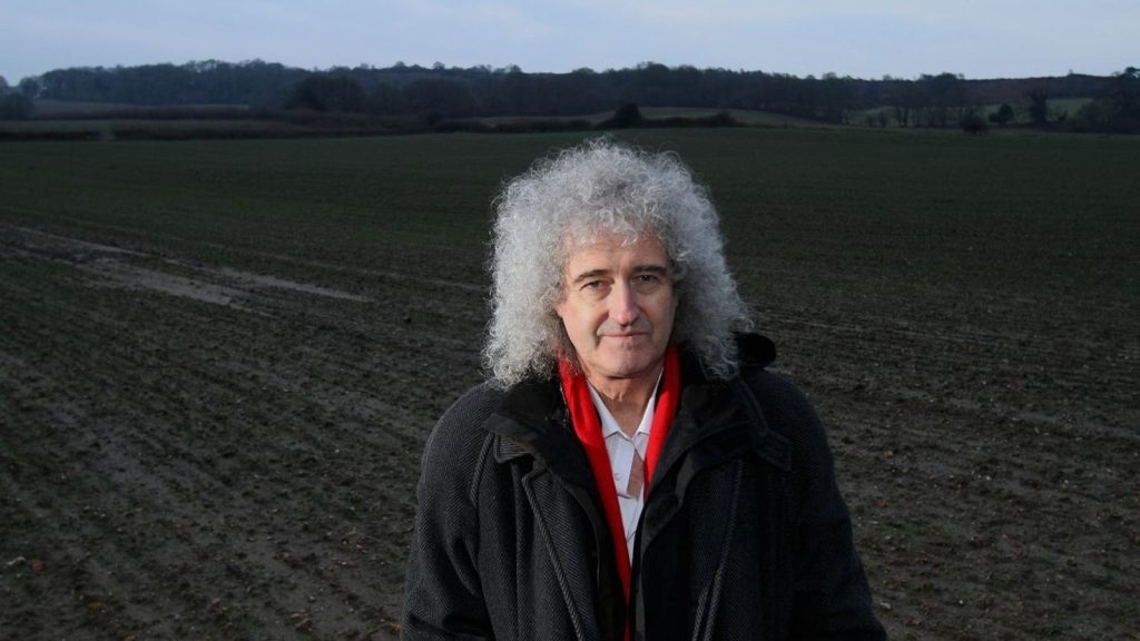 Guitarrista do Queen, Brian May transformou lavoura em floresta com 101 mil árvores e a vida selvagem voltou; o Brasil precisaria de quase 189 mil bosques iguais para bater sua meta