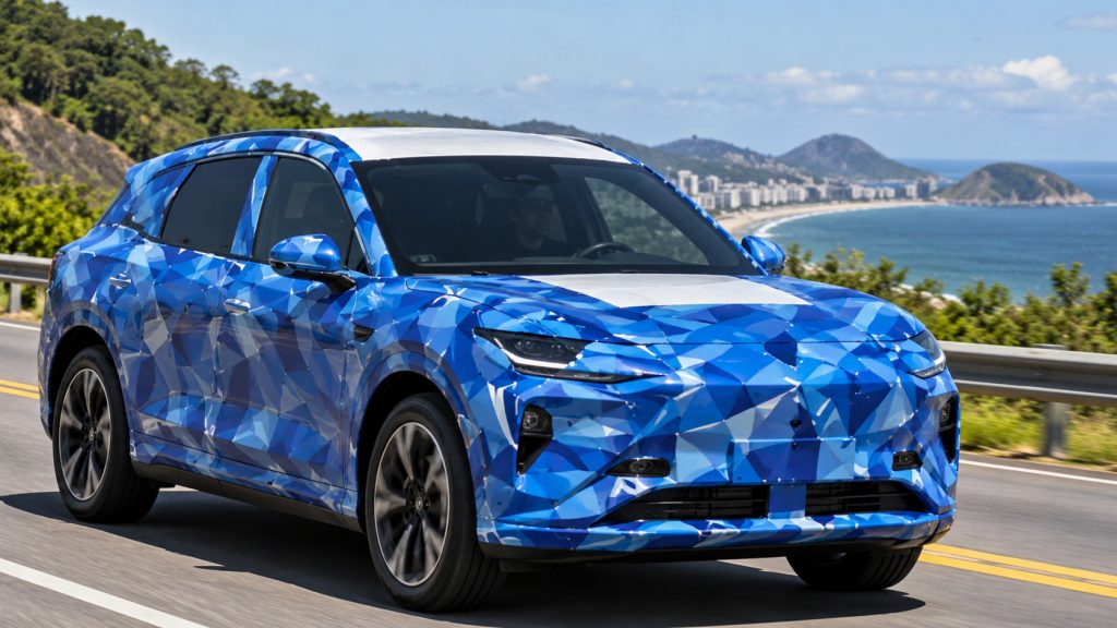 Novo BYD Sealion 06 desembarca no Brasil camuflado e inicia testes no Espírito Santo: SUV híbrido promete até 170 km sem gastar gasolina, traz tecnologia mais avançada e pode ocupar espaço acima do Song Plus