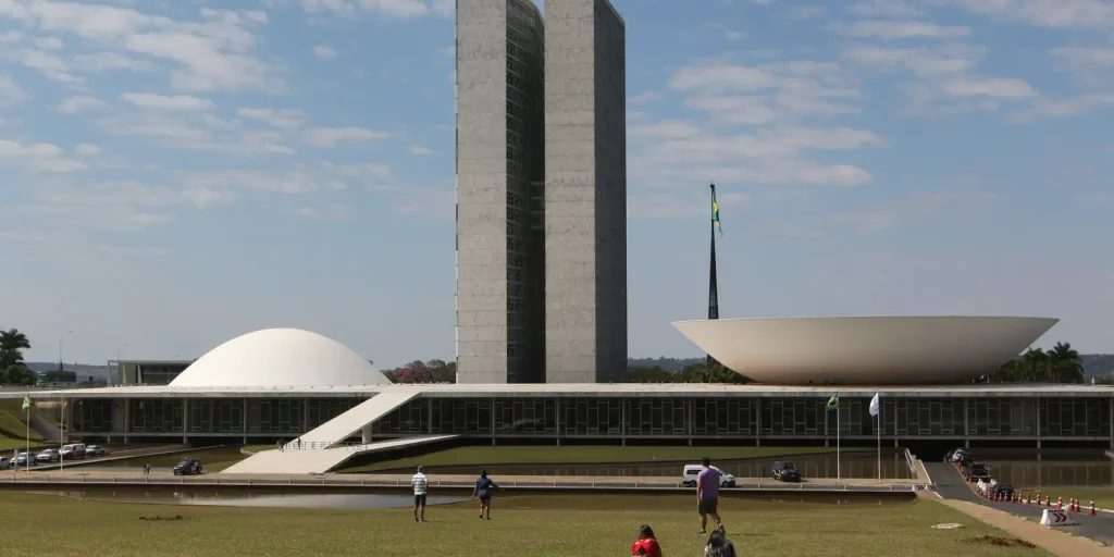Calendário especial pode acelerar votação da PEC do fim da escala 6×1 Calendário especial pode acelerar votação da PEC do fim da escala 6x1