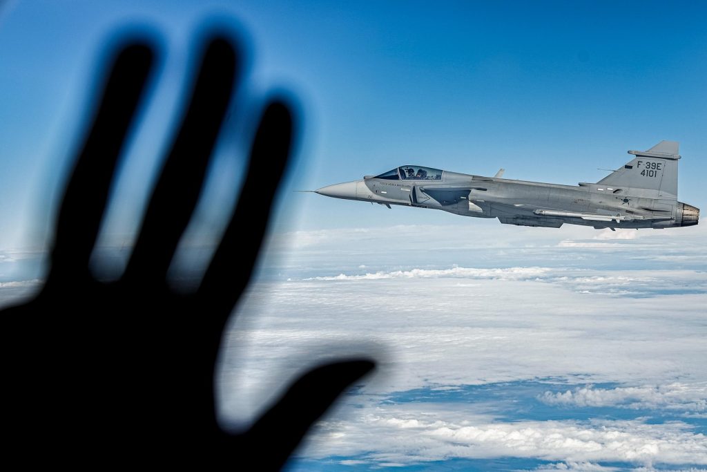 Entre Goiânia e Brasília, Anápolis abriga caças Gripen e subiu 272 posições em índice de qualidade de vida, enquanto distrito industrial reúne cerca de 200 empresas e 30 mil empregos