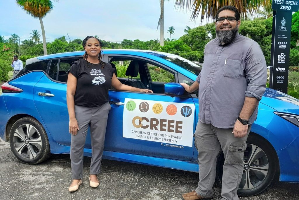 Carro elétrico rodou em Barbados com energia tirada do sargaço, a alga invasora que apodrece nas praias do Caribe, misturado com água de destilaria de rum e esterco de ovelha; pesquisadores dizem que kit de 4 horas adapta carro a combustão por cerca de US$ 2.500 Carro elétrico rodou em Barbados com energia tirada do sargaço, a alga invasora que apodrece nas praias do Caribe, misturado com água de destilaria de rum e esterco de ovelha; pesquisadores dizem que kit de 4 horas adapta carro a combustão por cerca de US$ 2.500