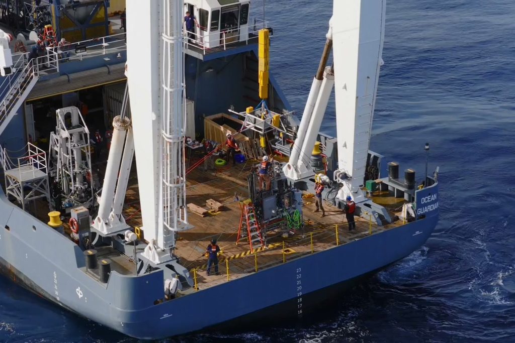 A 1.500 metros no fundo do Pacífico, startup dos EUA fura poço geotérmico num vulcão submarino e faz usina de 3 toneladas gerar mais eletricidade do que consome por 8,7 segundos
