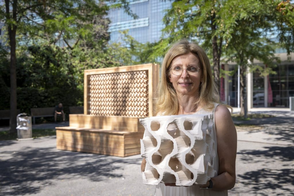 Quase 7 °C a menos perto do cubo em teste: universidade da Áustria imprime cerâmica em 3D e monta parede que resfria o ar com água