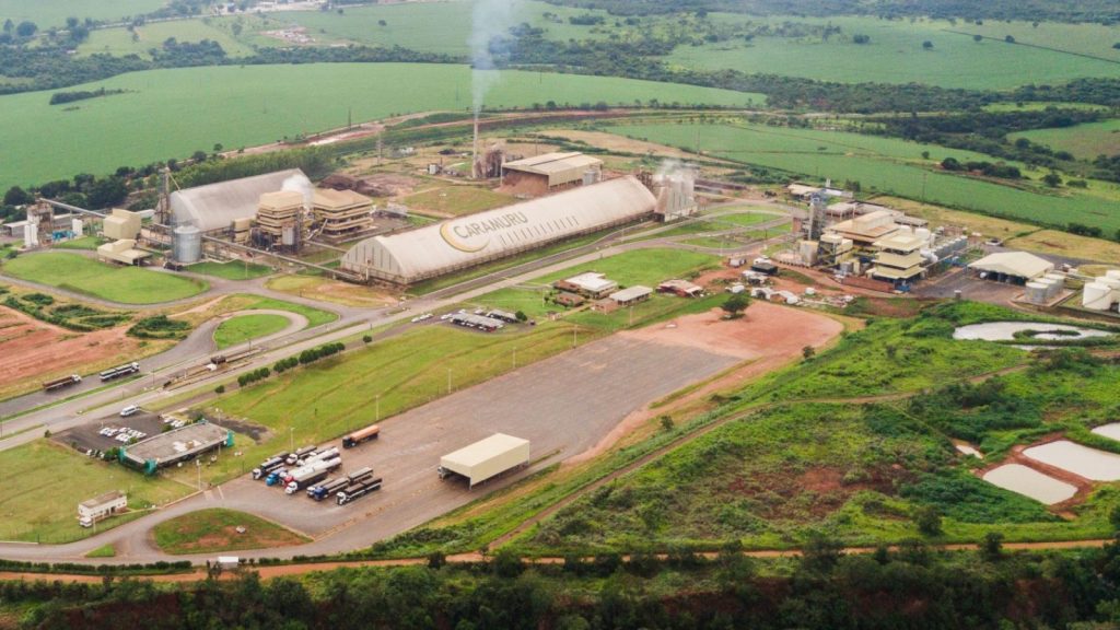 440 mil metros cúbicos de biodiesel e planta dobrada em Goiás: Caramuru aposta no B17, mas a lei previa o B16 em março e o diesel da bomba segue travado no B15