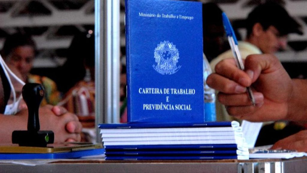 Rio Preto oferece 961 vagas de emprego nesta quinta-feira (29), com oportunidades para atendentes, vendedores, auxiliares de produção, logística e limpeza