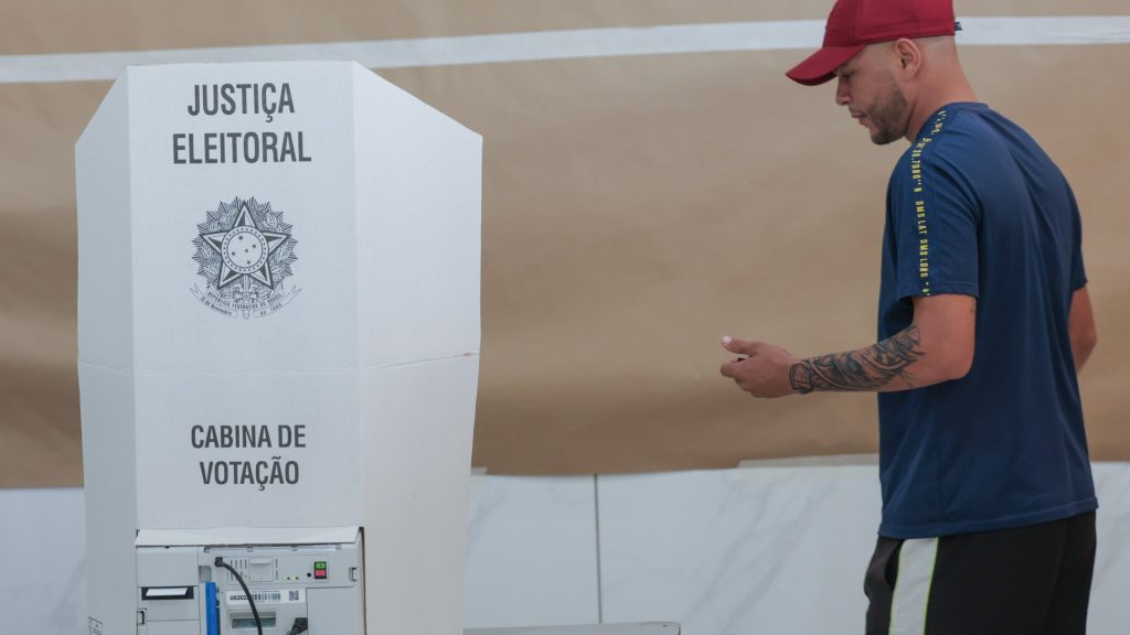 Quem trabalha nas lojas do Carrefour, Pão de Açúcar, Assaí, Leroy Merlin e C&A em 7 cidades da Grande SP tem de ser liberado para votar no 2º turno sem desconto, com multa de até R$ 250 mil por loja