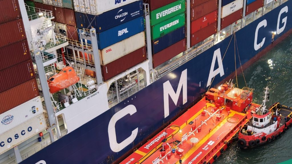Copersucar abastece navio de 13 mil TEU com etanol em Santos, e a operação agora passa a ser regular para a CMA CGM