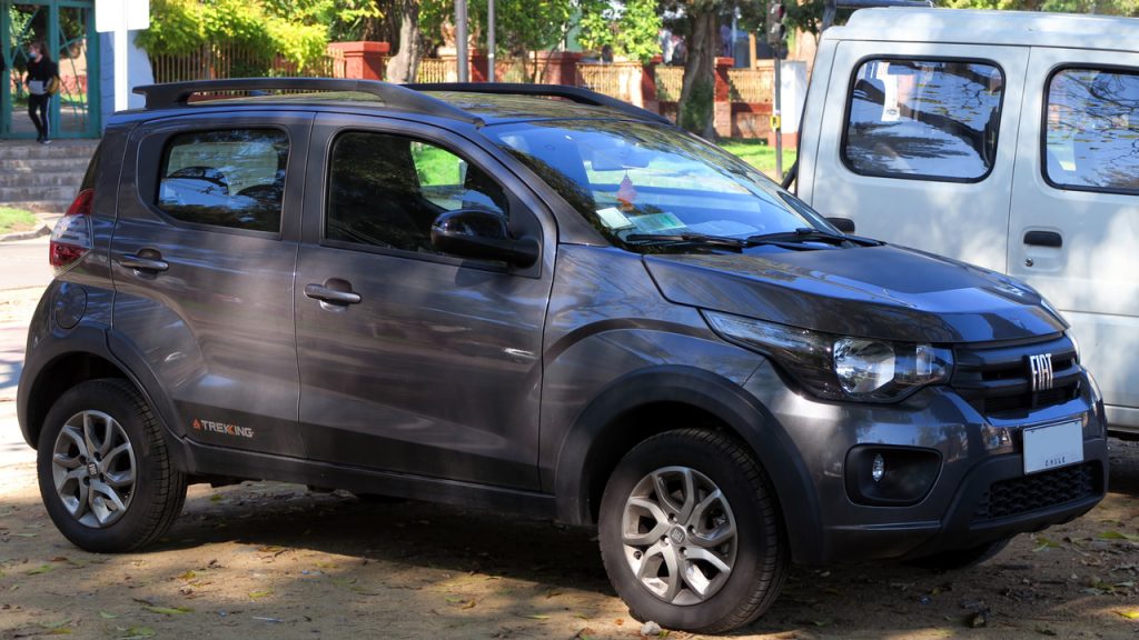 Fiat Mobi emplaca 6.395 carros em setembro, mas só 74 são vendidos no varejo tradicional: 98,84% das unidades passam por vendas diretas e revelam dependência de grandes compradores