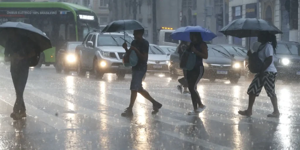Defesa Civil alerta para chuvas fortes no estado de SP Defesa Civil alerta para chuvas fortes no estado de SP