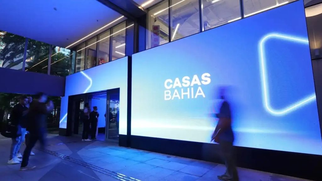 Trabalhadores demitidos das Casas Bahia vão receber R$ 7,5 mil cada, além de aviso prévio e multa de 40% do FGTS, em acordo para 4,3 mil pessoas homologado pela Justiça do Trabalho no DF
