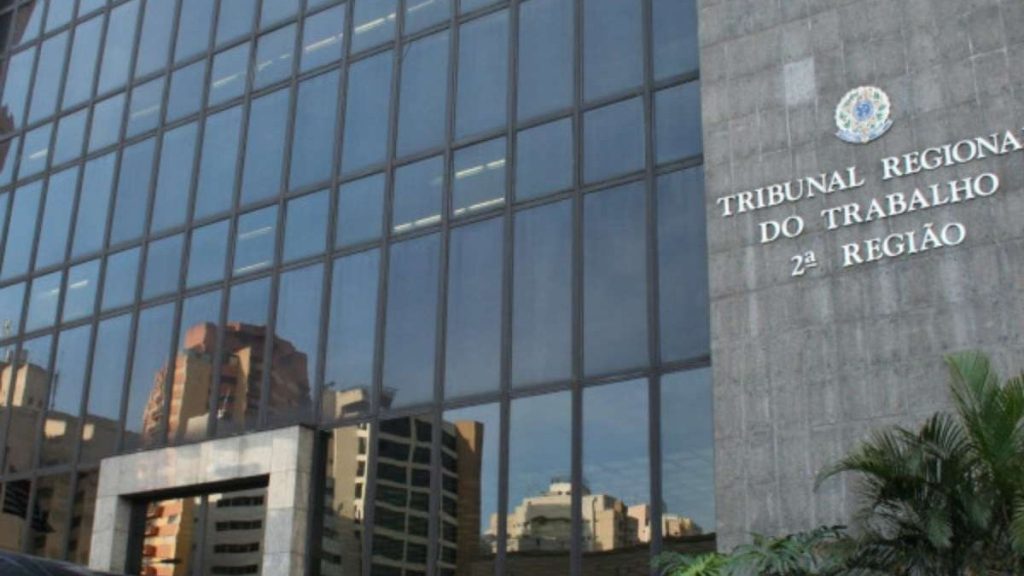 Diretor-geral que foi demitido e voltou no dia seguinte como PJ, fazendo o mesmo trabalho, teve o vínculo de emprego reconhecido pela 11ª Turma do TRT-2 Diretor-geral que foi demitido e voltou no dia seguinte como PJ, fazendo o mesmo trabalho, teve o vínculo de emprego reconhecido pela 11ª Turma do TRT-2