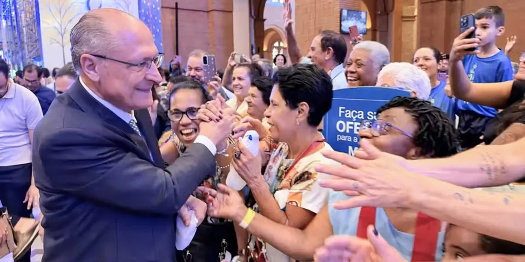 Em Aparecida, Alckmin pede isenção da Justiça Eleitoral Em Aparecida, Alckmin pede isenção da Justiça Eleitoral