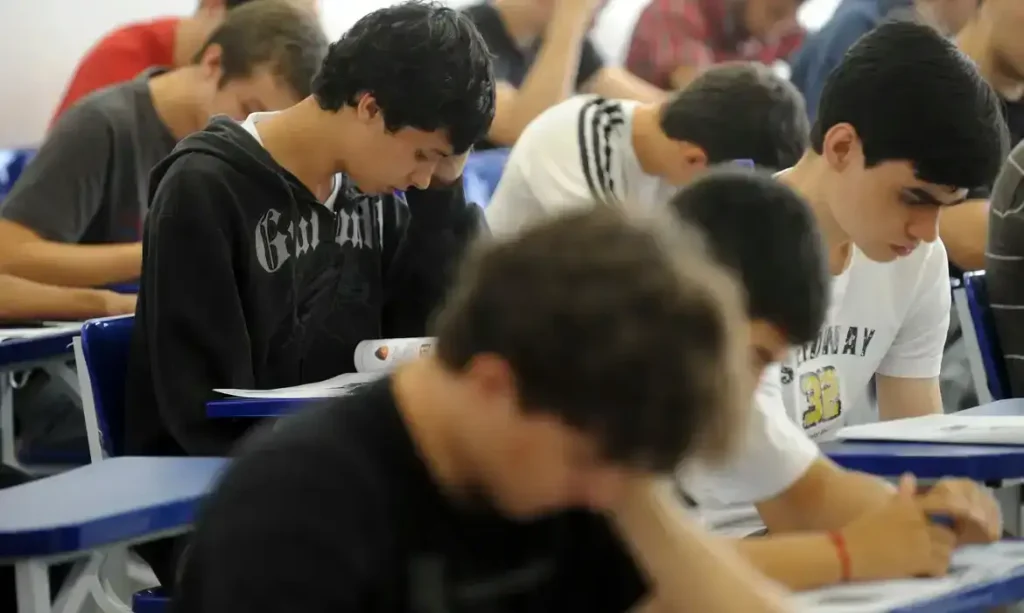 Termina neste domingo prazo escolher idioma da prova do Enem 2026