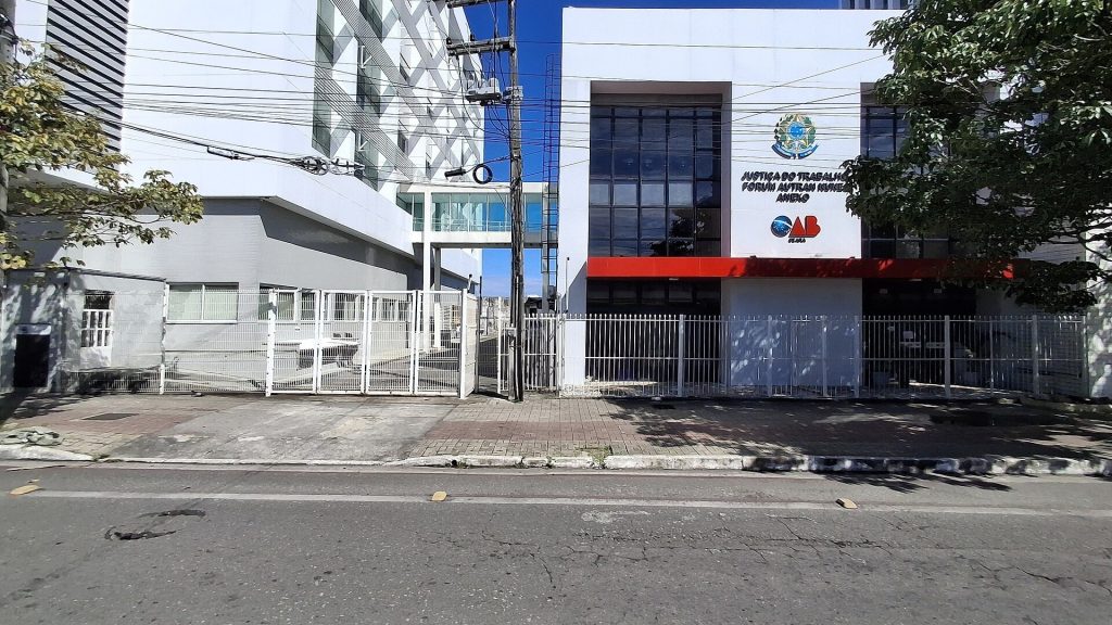 Quem foi demitido da fábrica de jeans de Fortaleza no dia seguinte à eleição tem de voltar em 48 horas, ou a empresa paga R$ 5 mil por dia por trabalhador