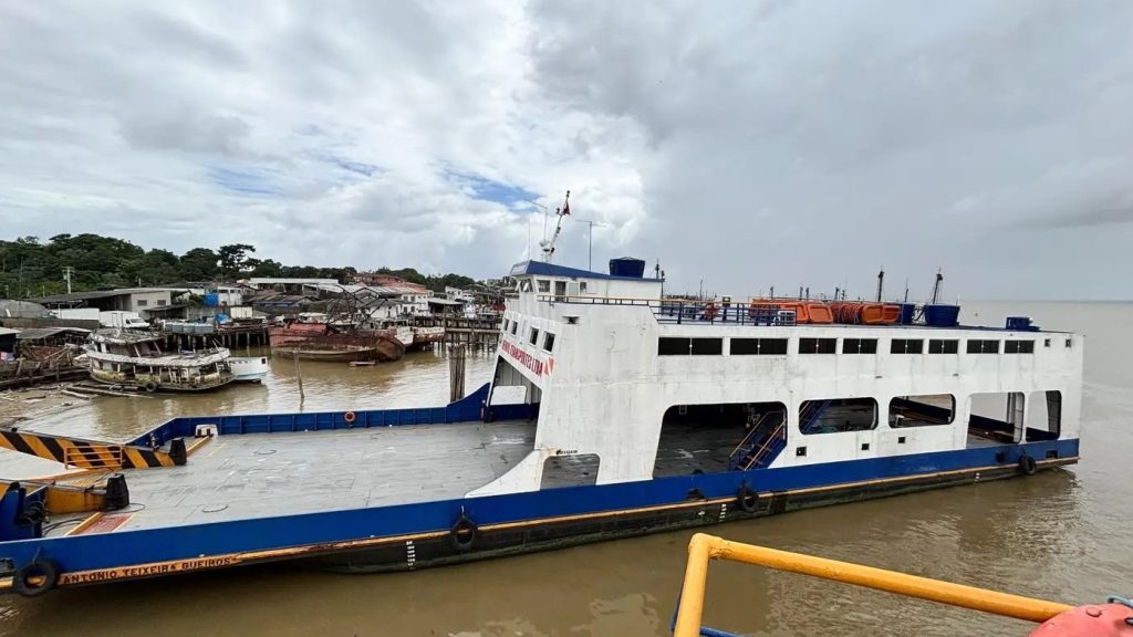 Ferry-boat São Domingos afunda com 11 pessoas a bordo na Baía do Marajó; todas são resgatadas com vida e a Marinha abre inquérito