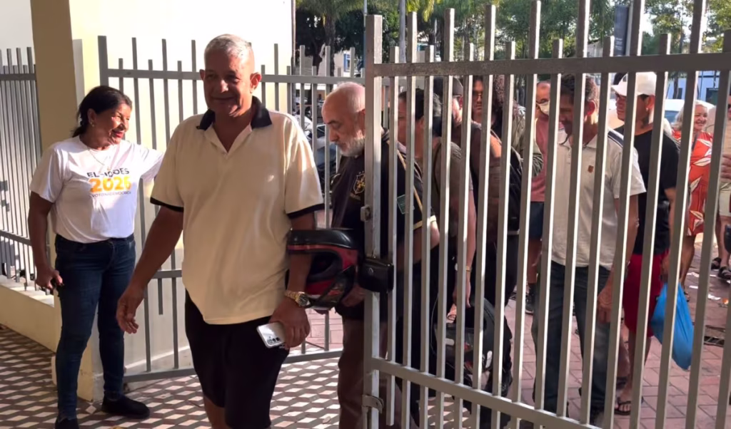 Primeira eleitora vota no Cerb: “sentimento de dever cumprido”