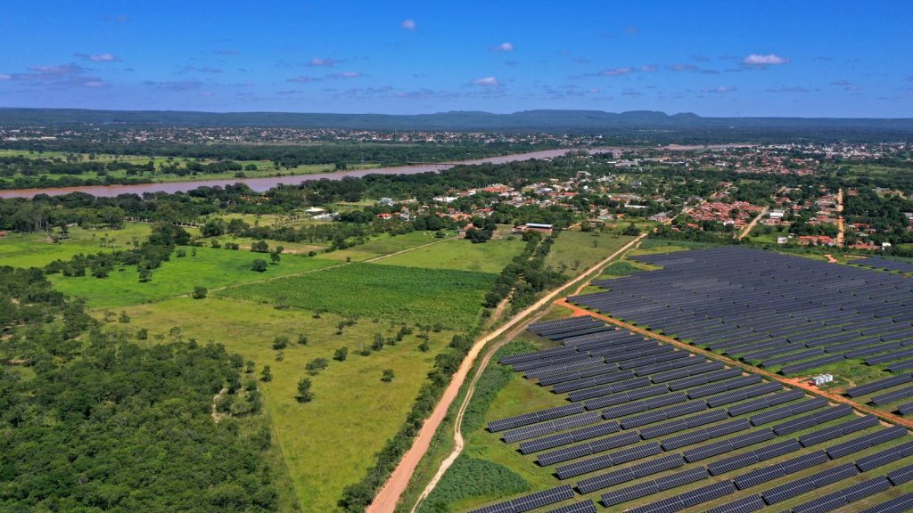 Geração distribuída solar chega a 54 GW e já supera a potência de todas as termelétricas do Brasil (49,9 GW), mostram dados da ANEEL