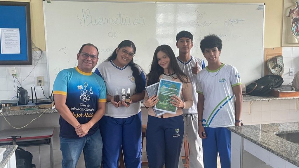 Folhas e sementes de gergelim preto viram bioinseticida experimental contra pragas em projeto brasileiro Folhas e sementes de gergelim preto viram bioinseticida experimental contra pragas em projeto brasileiro