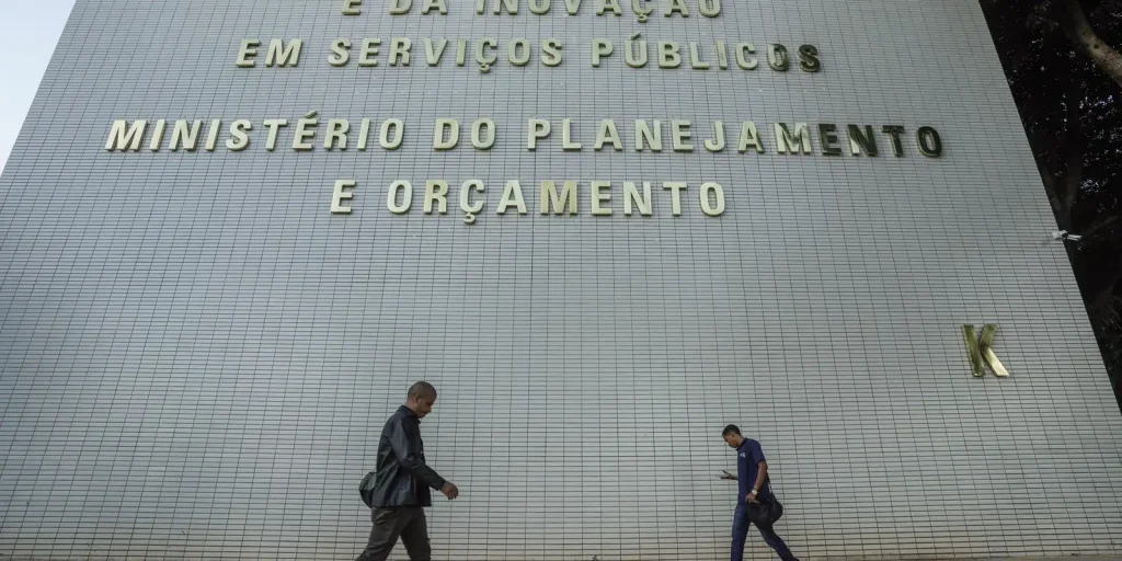 Governo pretende realocar R$ 20 bilhões no Orçamento de 2027