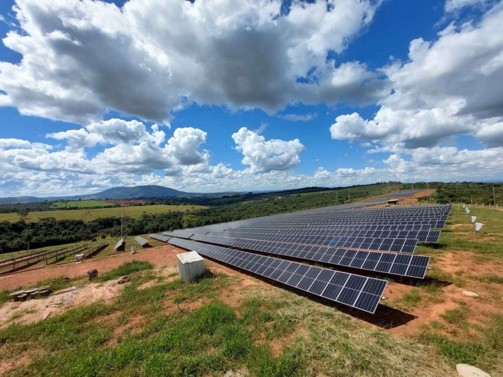 Estudo com 88 mil unidades consumidoras de energia solar por assinatura registrou inadimplência média de 17% e alerta para riscos da abertura do mercado livre no Brasil Estudo com 88 mil unidades consumidoras de energia solar por assinatura registrou inadimplência média de 17% e alerta para riscos da abertura do mercado livre no Brasil