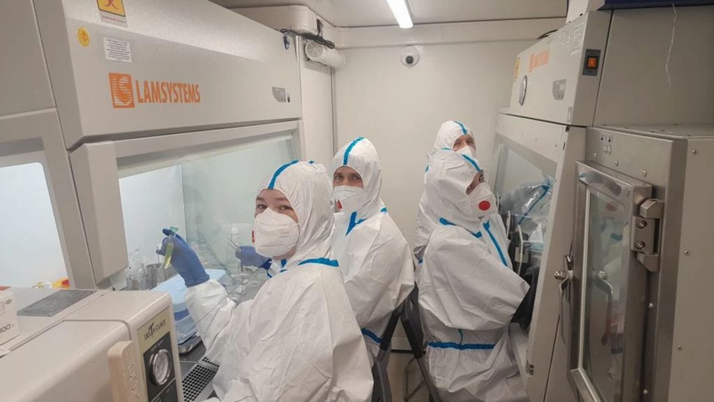 Morte por pneumonia de origem desconhecida no Instituto Anti-Peste de Irkutsk põe ala de hospital em quarentena, 200 pessoas sob vigilância e máscara em usina vizinha
