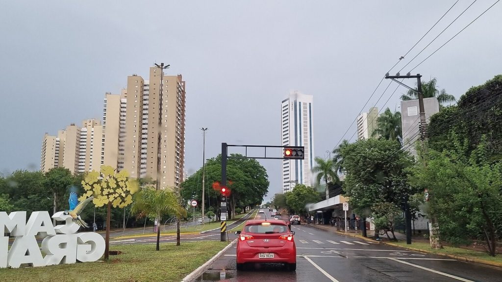 Motoristas de Mato Grosso do Sul podem dividir o IPVA em até 10 parcelas, o dobro das 5 de hoje, pelo projeto que o governo enviou à Assembleia na quarta (28)