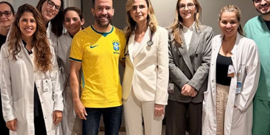 André Janones recebe alta e deixa hospital em São Paulo André Janones recebe alta e deixa hospital em São Paulo
