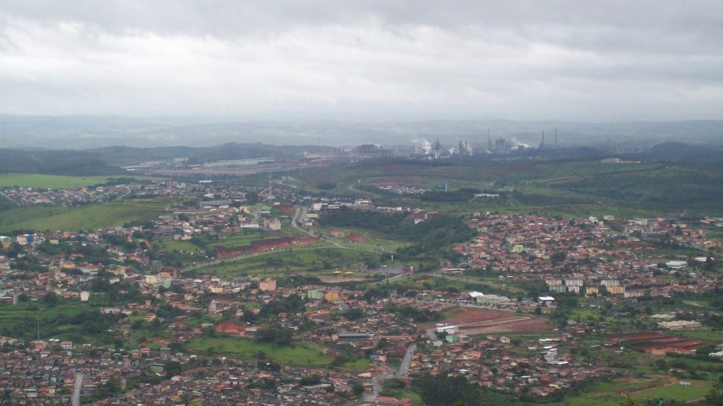 Operário com 9 anos de siderúrgica em Ouro Branco (MG) que fotografou a usina para provar condições de trabalho num processo derrubou a justa causa: a empresa admitiu que só os capacetes identificavam o lugar Operário com 9 anos de siderúrgica em Ouro Branco (MG) que fotografou a usina para provar condições de trabalho num processo derrubou a justa causa: a empresa admitiu que só os capacetes identificavam o lugar