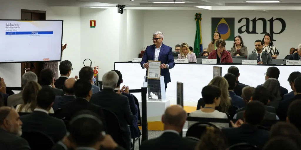 Maior leilão do pré-sal termina com sete dos 13 blocos arrematados