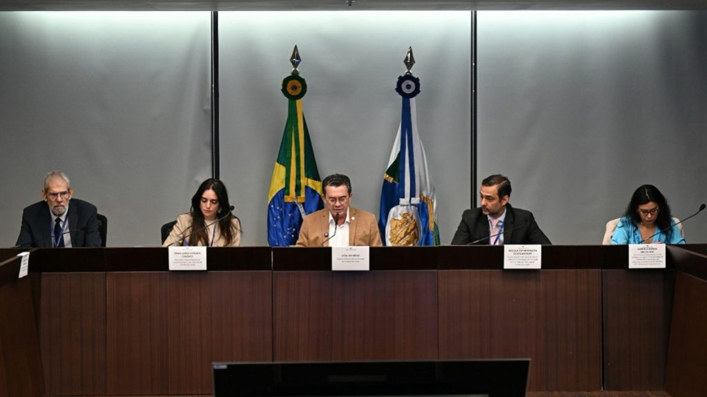 Malha Nordeste devolve cerca de 3 mil km de trilhos à União, mas Transnordestina só paga R$ 1,785 bilhão se o contrato for prorrogado Malha Nordeste devolve cerca de 3 mil km de trilhos à União, mas Transnordestina só paga R$ 1,785 bilhão se o contrato for prorrogado
