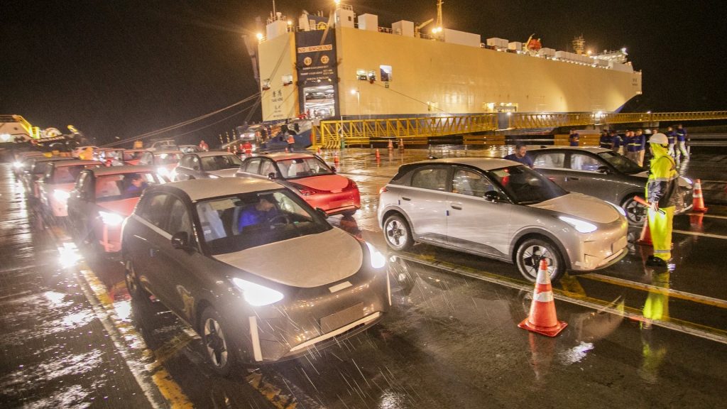 Carros, computadores e componentes eletrônicos somam US$ 7,57 bilhões dos US$ 11,38 bilhões a mais que o Brasil gastou com manufaturados importados de janeiro a setembro
