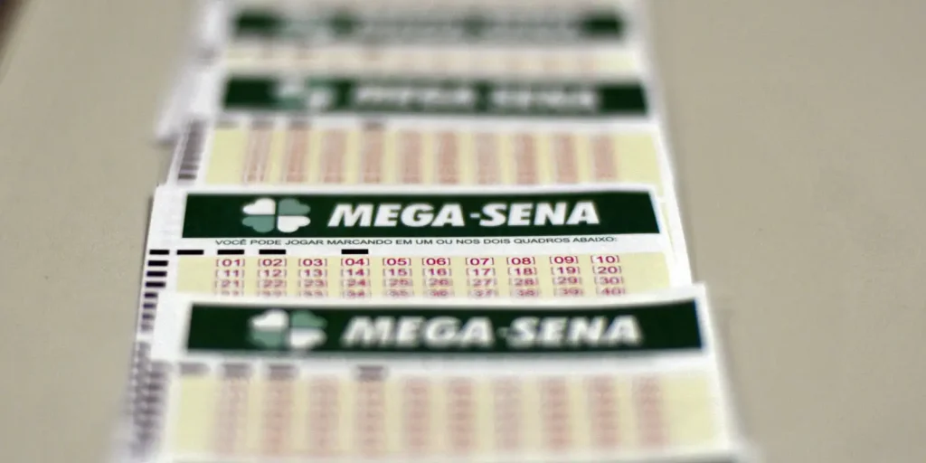 Mega-Sena sorteia prêmio acumulado em R$ 170 milhões neste domingo Mega-Sena sorteia prêmio acumulado em R$ 170 milhões neste domingo