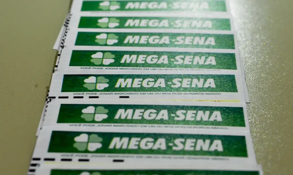 Mega-Sena sorteia prêmio acumulado de R$ 100 milhões nesta quinta Mega-Sena sorteia prêmio acumulado de R$ 100 milhões nesta quinta