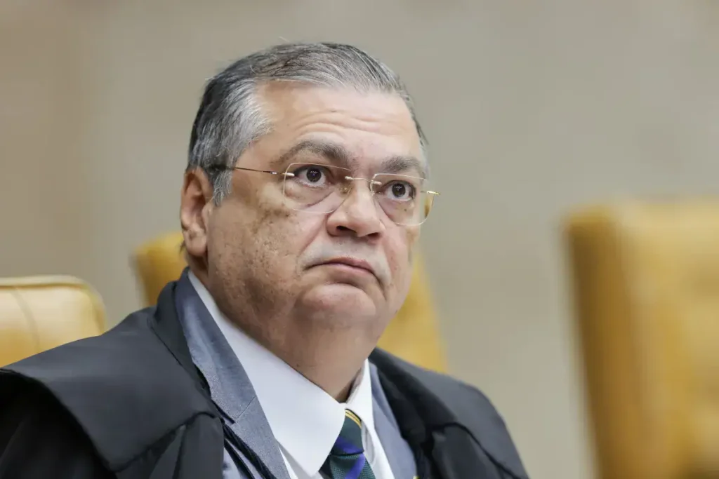 Dino declara perda de objeto no STF após TSE liberar post sobre Padroeira