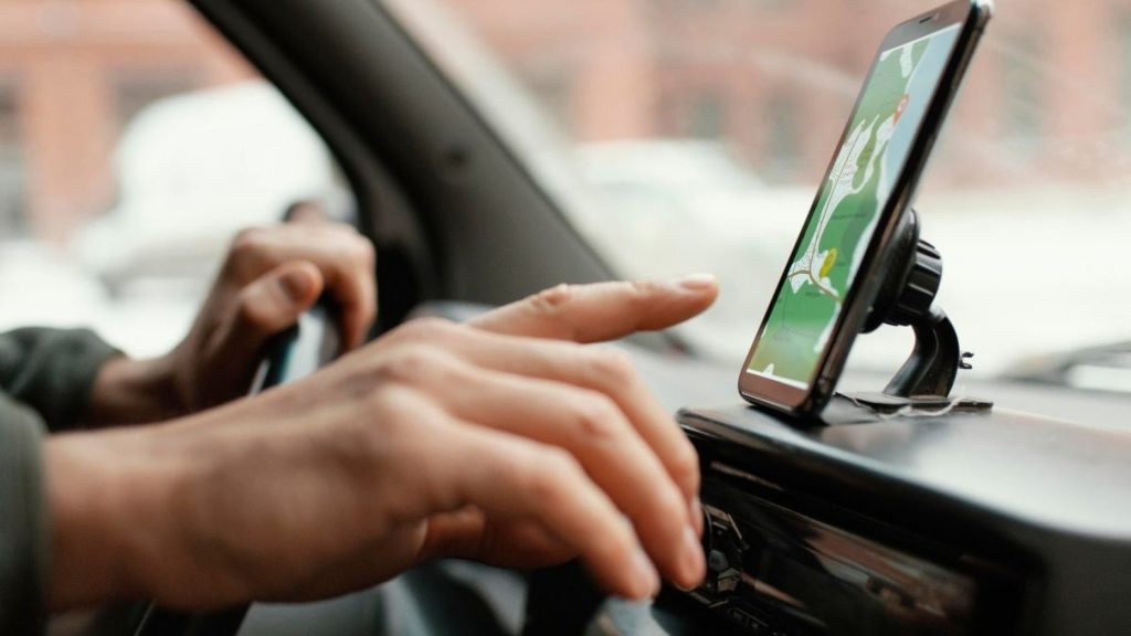 Motorista de aplicativo que teve o vínculo com a Uber reconhecido no TRT-4 viu o TST derrubar a indenização de R$ 2 milhões por dumping social que os desembargadores impuseram sem ninguém pedir Motorista de aplicativo que teve o vínculo com a Uber reconhecido no TRT-4 viu o TST derrubar a indenização de R$ 2 milhões por dumping social que os desembargadores impuseram sem ninguém pedir