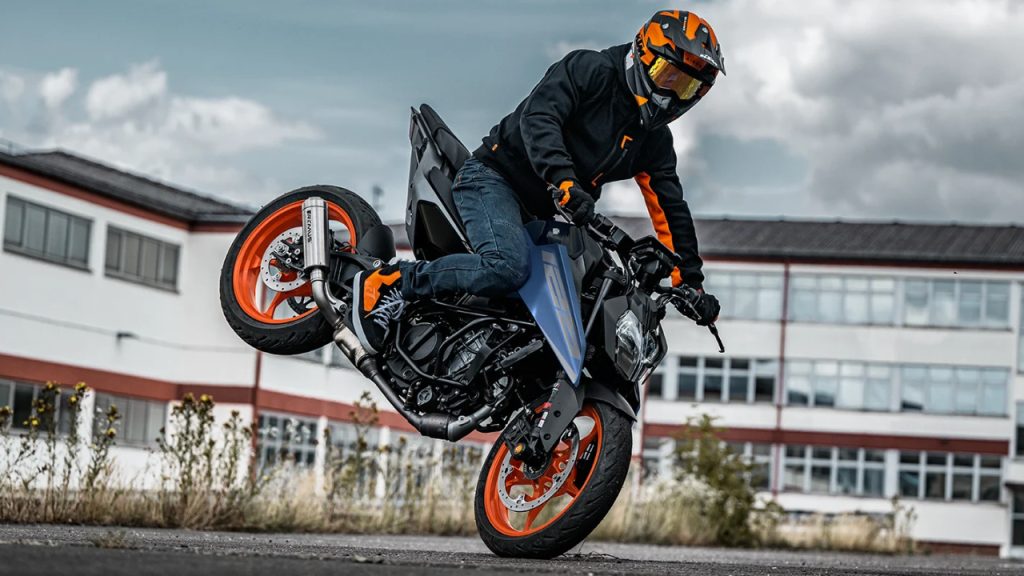 Motos pequenas premium ficam fora do Brasil por estratégia, custo e risco de dividir vendas