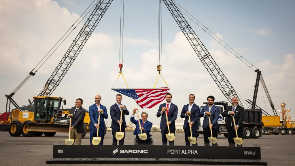 Novo estaleiro de US$ 3 bilhões terá capacidade para produzir navios de até 259 metros e pode gerar 10 mil empregos no Texas (EUA) Novo estaleiro de US$ 3 bilhões terá capacidade para produzir navios de até 259 metros e pode gerar 10 mil empregos no Texas (EUA)