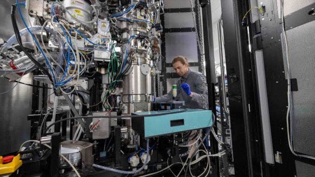 Microscópio usa laser poderoso para revelar detalhes de proteínas que equipamentos convencionais têm dificuldade de distinguir
