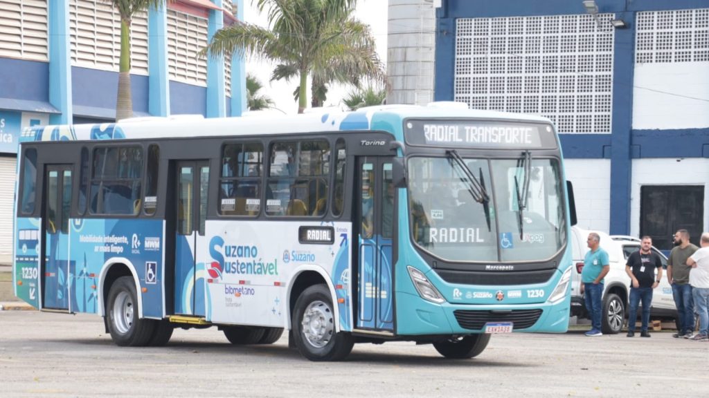 Ônibus a biometano de Suzano economizou 23 mil litros de diesel no primeiro ano, segundo a prefeitura, e o gás vem de aterro e de estação de tratamento